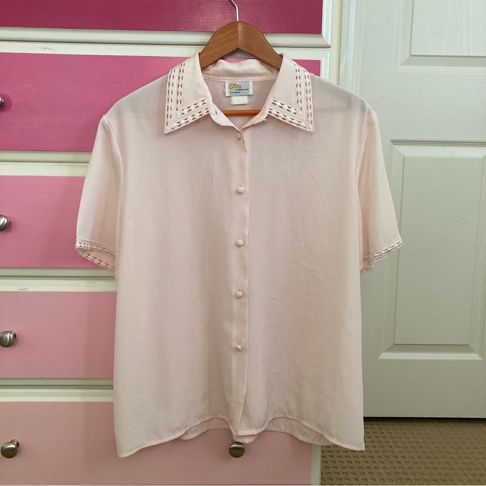 Vintage baby pink grandmacore short sleeve button up blouse